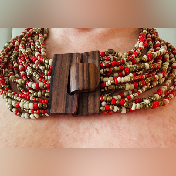 MULTI STRAND BEADED
NECKLACE MADE IN INDONESIA WITH WOOD CLASP - Picture 3 of 9